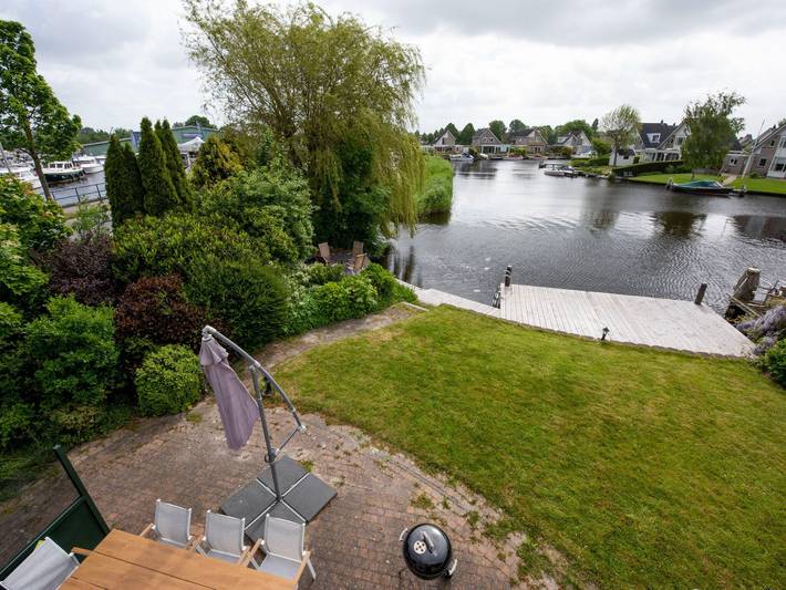 Urlaubsflucht mit privatem Anlegesteg in Friesland