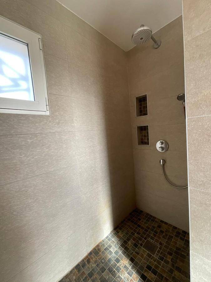 Appartement entier, Studio calme campagne 20 min de la mer in La Crau, Côte méditerranéenne (France)