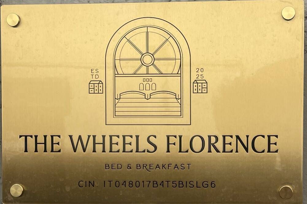 The Wheels Florence Bed&Breakfast: Standard Bedroom Ocra in Florence city center, Florence