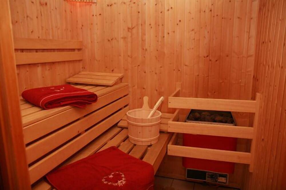 Apartamento entero, Latania Courcheval Vistas panorámicas Sleep 8 Ski In / out 2 Br + mezanine 2 Bath Saun in La Tania, La Perrière