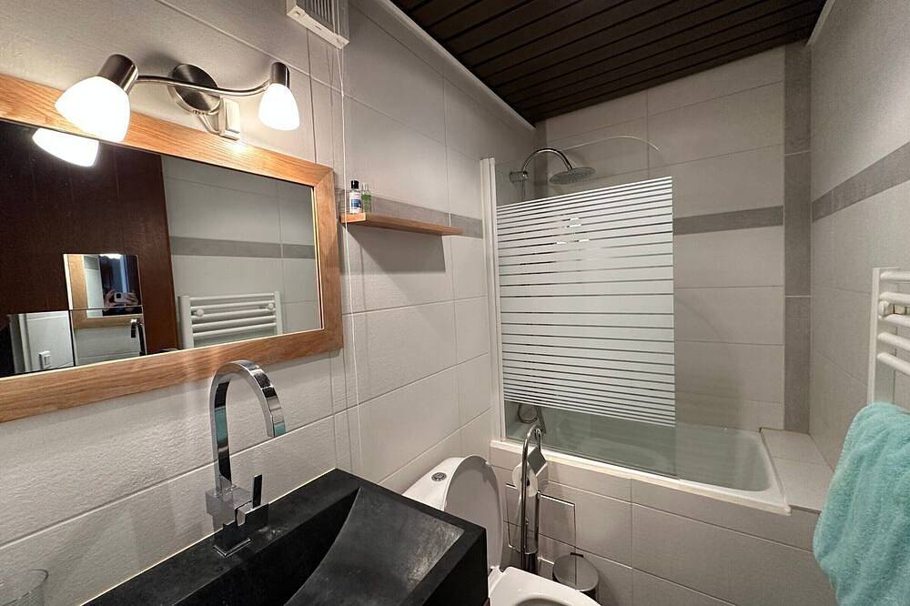 Apartamento entero, Estudio acogedor con balcón · A pie de pistas · Cerca del centro in Méribel-Mottaret, Les Allues