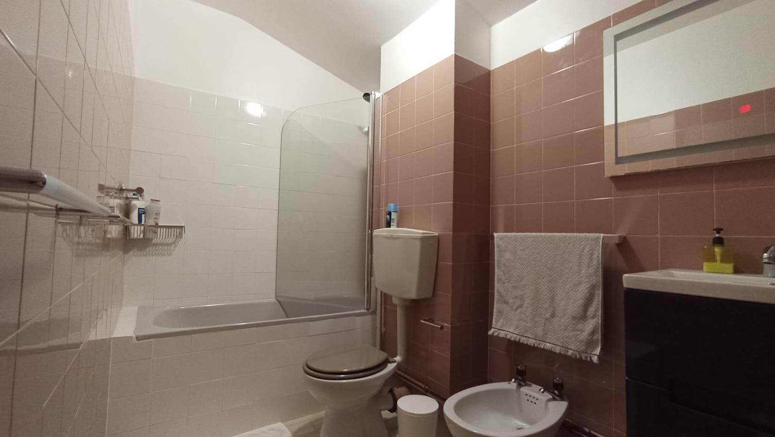 3 Bed House - Sleeps 4 - Wifi - Parking in Angra (Santa Luzia), Angra do Heroísmo