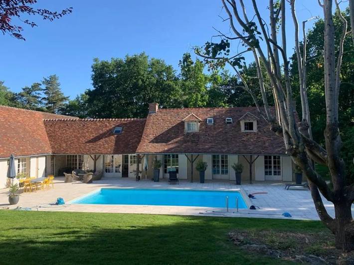 Location de vacances pour 10 personnes, avec Terrasse ainsi que Jardin et Piscine à Dampierre-en-Yvelines