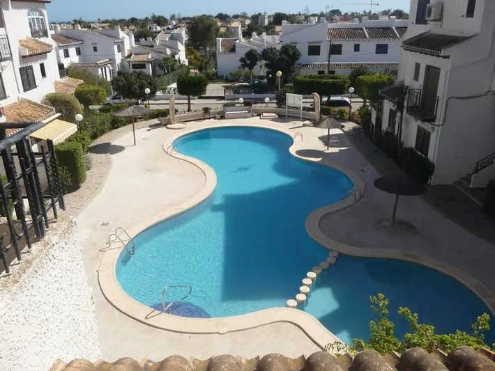 Apartamento de vacaciones para 4 personas, con piscina y vistas además de piscina para niños y jardín - 1