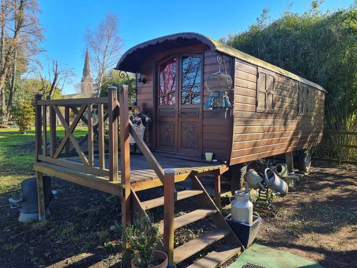 Location de vacances pour 2 personnes, avec Terrasse et Jardin ainsi que Vue et Vue sur le lac à Saint-Sulpice-de-Faleyrens