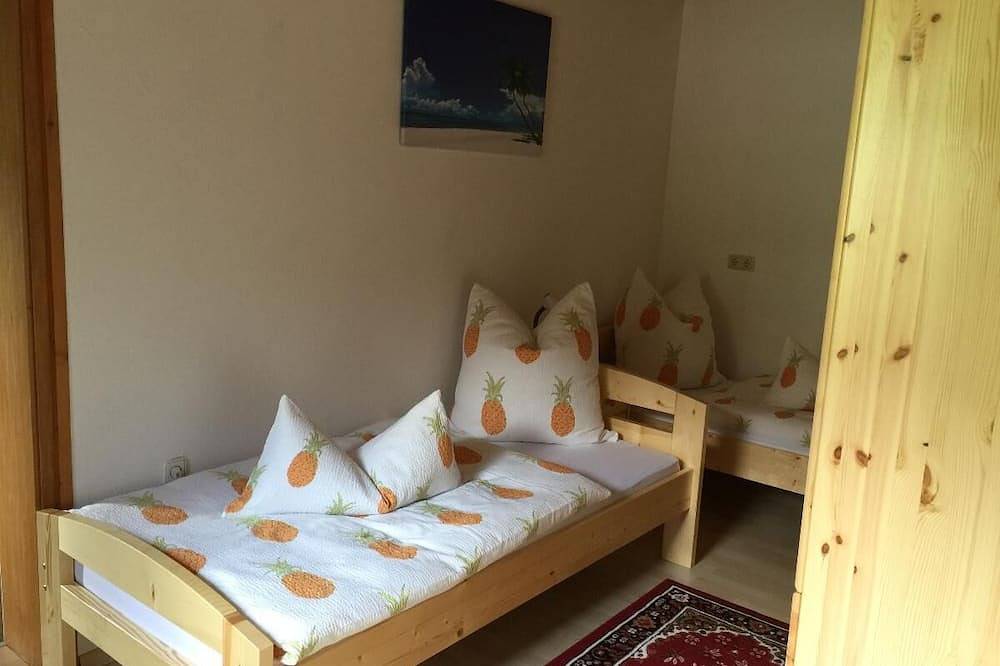 Apartamento inteiro, Spacious 70sqm apartment with two bedrooms and terrace in Bayerisch Eisenstein, Arberland