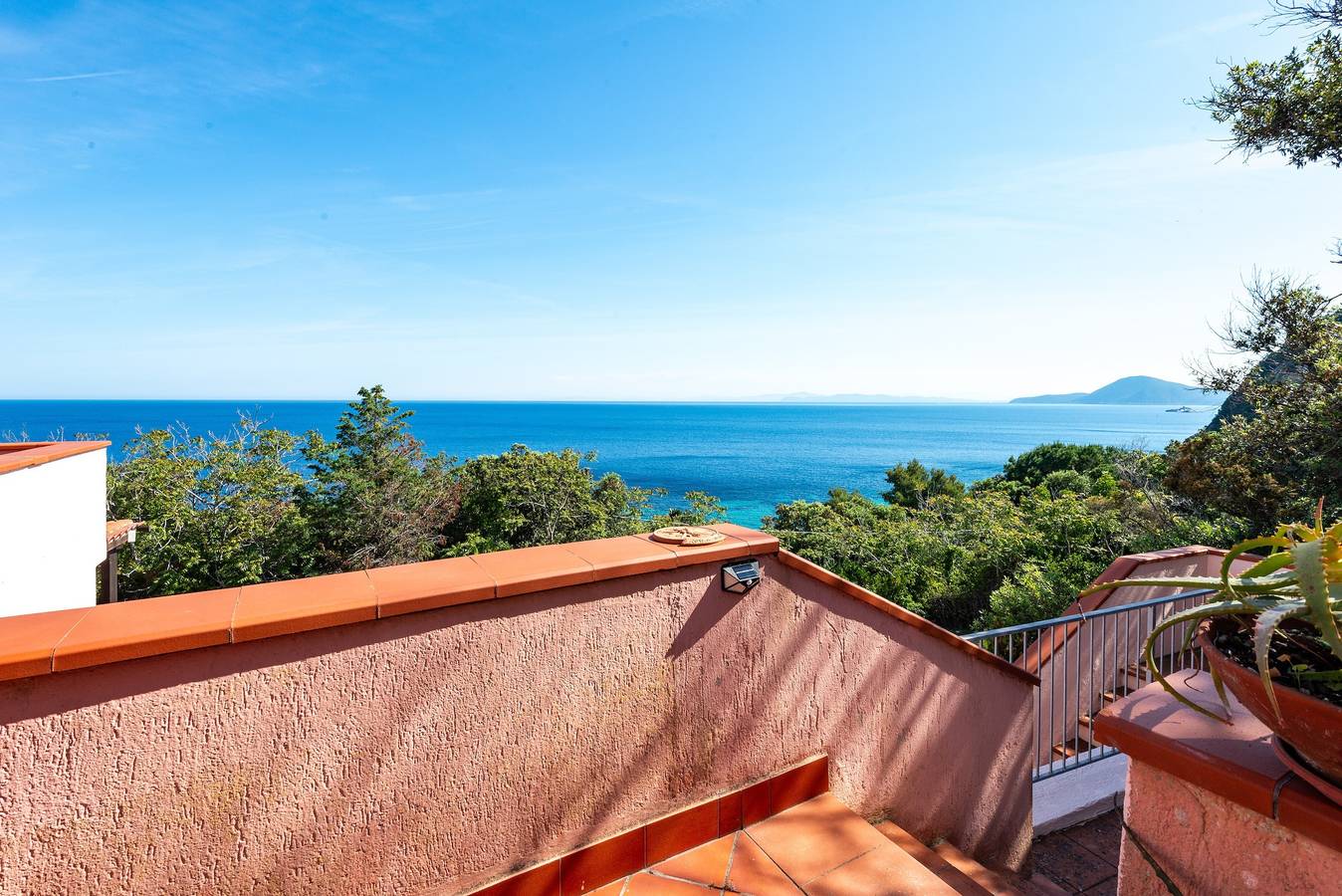 Casa de vacaciones 'Trilocale Maestrale Beach' con vistas al mar, terraza y aire acondicionado in Portoferraio, Parque Nacional del Archipiélago Toscano