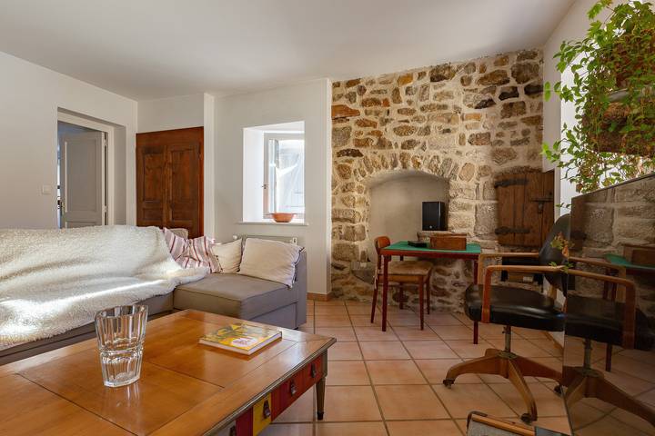 Holiday Home 'Typical Completely Renovated' with Shared Terrace, Private Garden and Wi-Fi in Saint-Alban-d'Ay, Tournon-sur-Rhône region