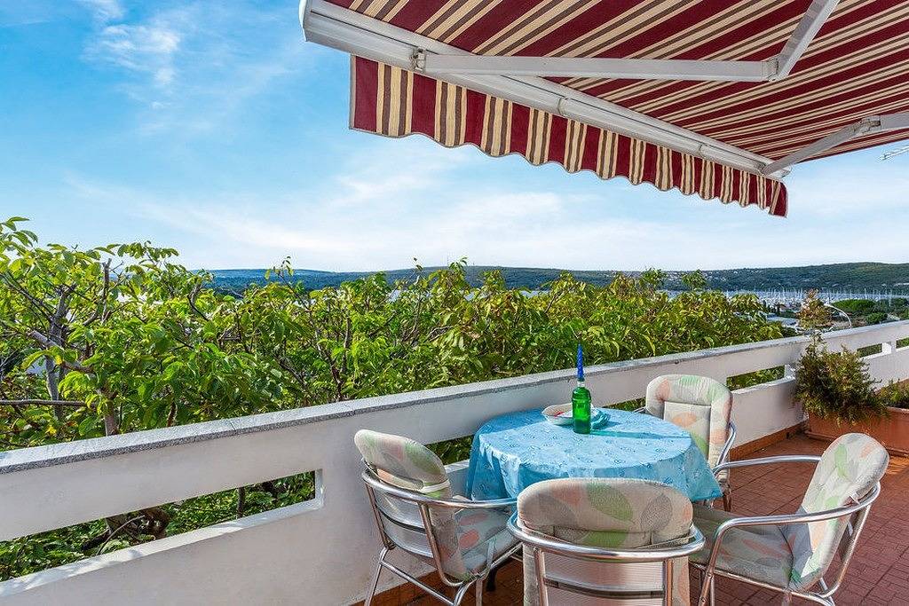 Ganze Wohnung, 2-Zimmer-Ferienwohnung mit Balkon und Meerblick Punat, Krk A-25968-c in Punat, Krk