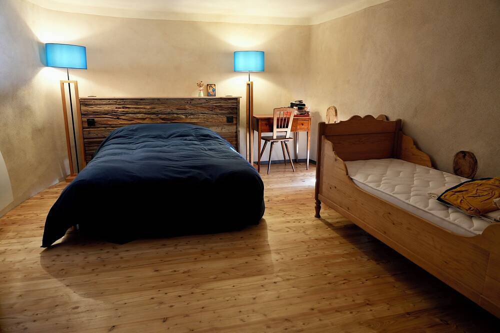 Entire apartment, Cosy apartment in a 1774 house in St Véran. in Saint-Véran, Queyras