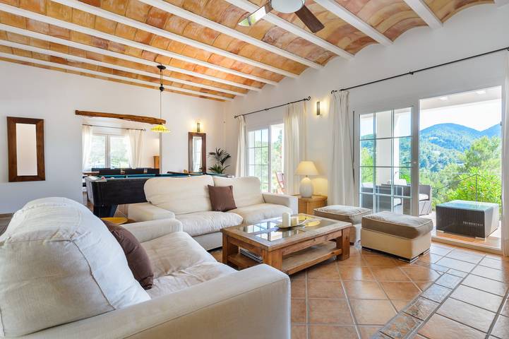 Lujosa villa "Casa Olivo" con vistas a la montaña, piscina, Wi-Fi, balcón y aire acondicionado in San José (Ibiza), Sant Josep de sa Talaia