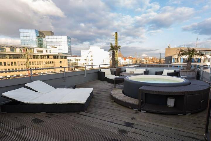 Ferienwohnung für 19 Personen, mit Balkon und Whirlpool sowie Terrasse und Ausblick