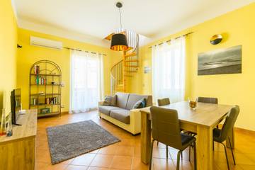 Holiday Rental for 6 People in Naples, Tyrrhenian Coast Campania, Photo 1