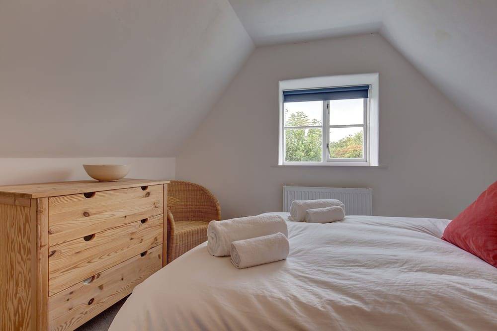 Detached 1-bed cottage overlooking the salt marshes in Salthouse, Norfolk Coast