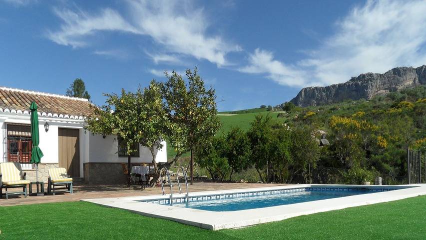 Casa de vacaciones para 4 personas, con terraza además de jardín y piscina - 1