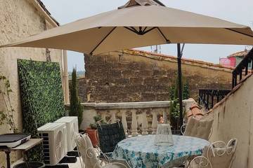 Gîte pour 5 personnes, avec jacuzzi à Nézignan-l'Évêque