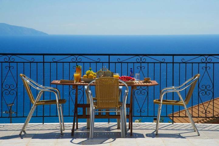 Appart’hôtel pour 3 personnes, avec Balcon et Terrasse ainsi que Jardin et Vue