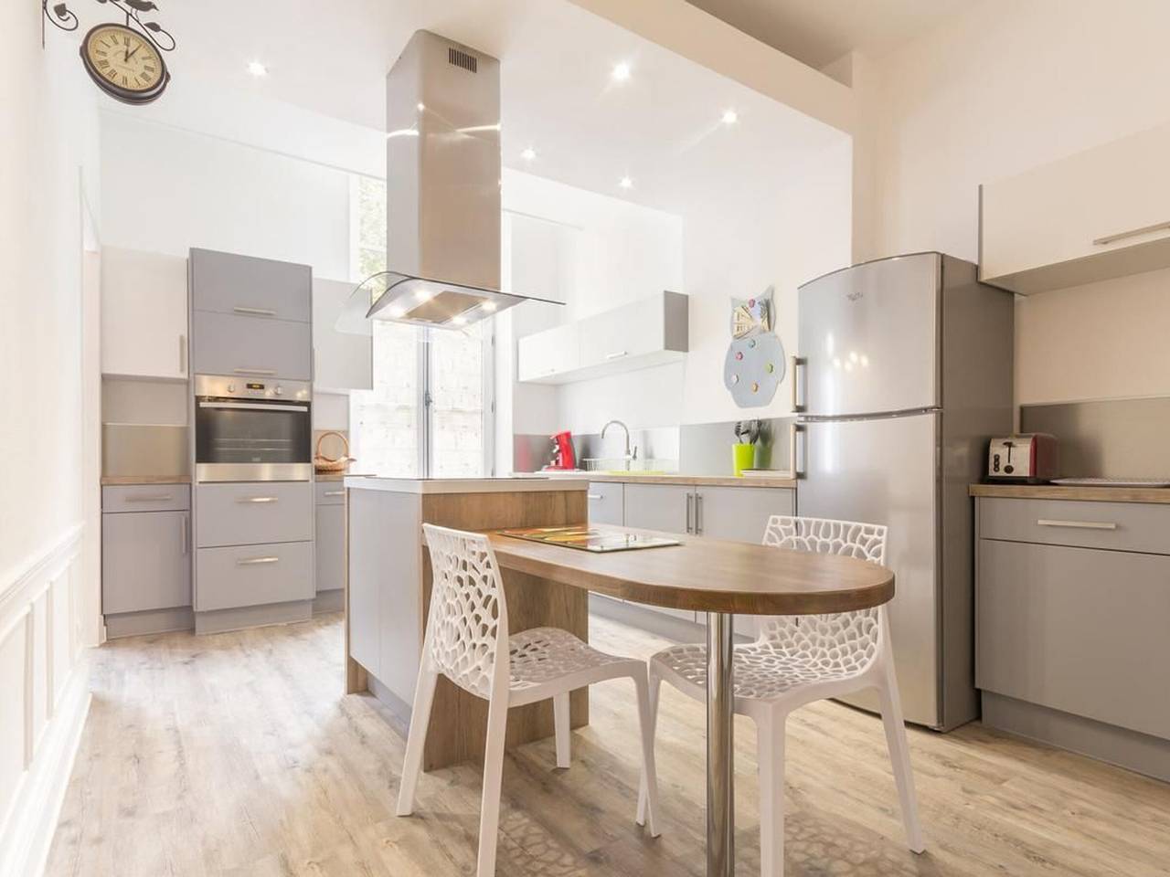 Entire apartment, Cozy Stay in Nevers: Parking and Pets Welcome in Nevers, Nièvre