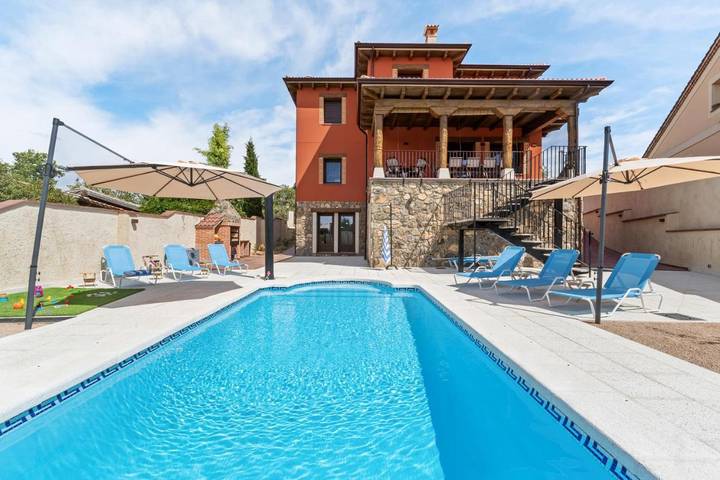 Casa rural para 3 personas, con vistas además de jardín y piscina, Familias con niños - 1
