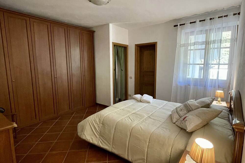 Villa with wonderful private pool and garden for up to 12 people in Camaiore, Costa de la Maremma