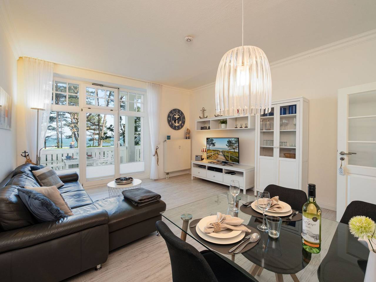 Ganze Ferienwohnung, Villa Strandidyll in Binz | Wohnung 02 | Meeresblau in Ostseebad Binz, Binz