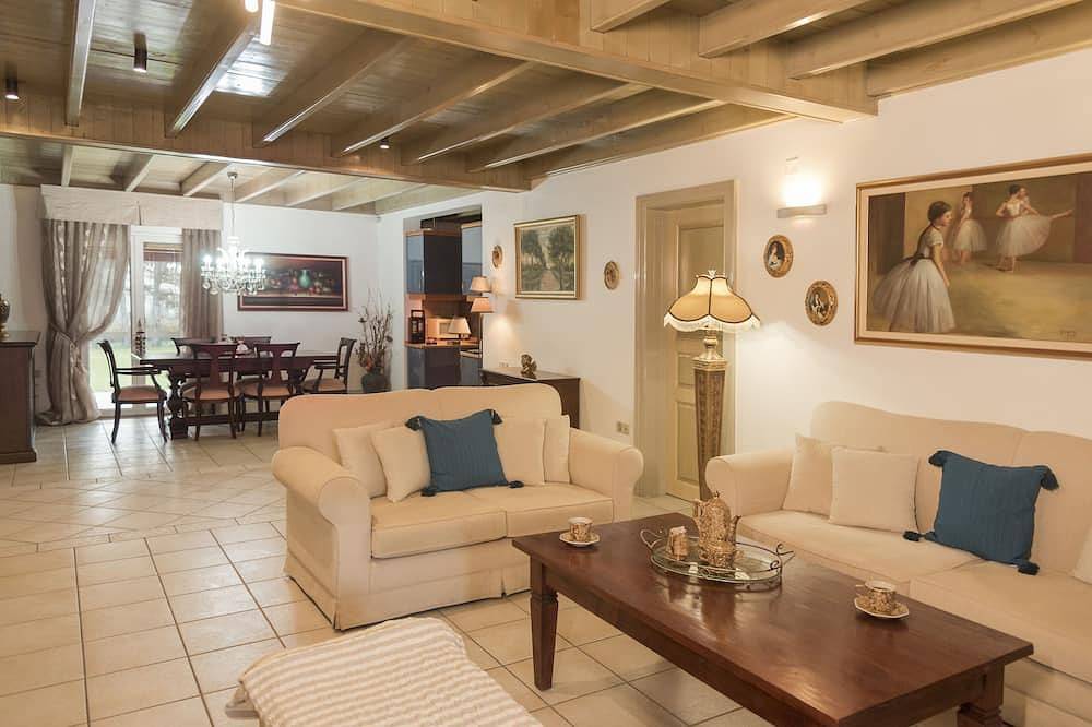 The Green House Villa, Sidari Corfu, with private swimming pool. in Sidari, Corfu