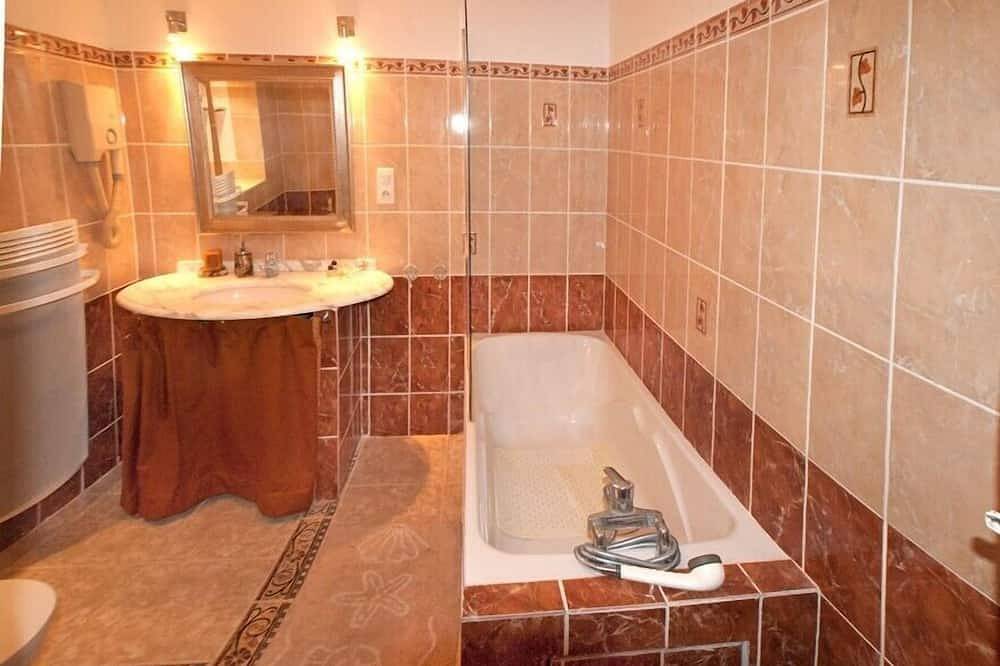 Appartement entier, A 1.5 km de la mer appartement dans maison de caractère in Ogliastro, Cap Corse