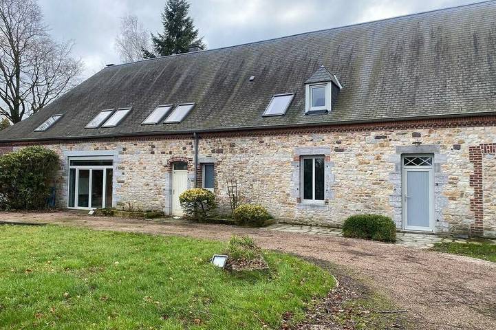 Location de vacances pour 8 personnes, avec jardin à Momignies