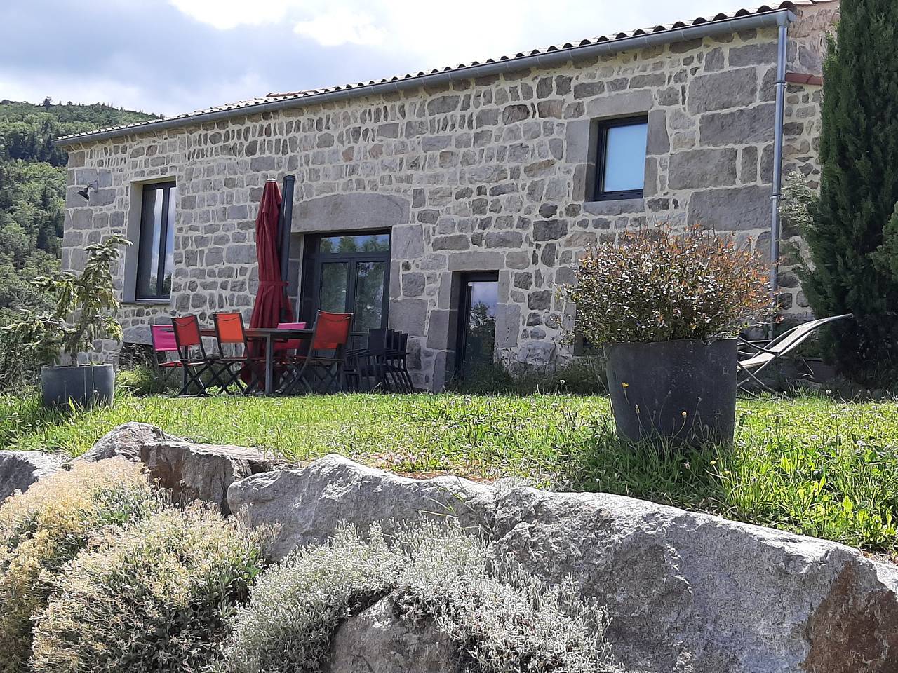 Casa de Vacaciones 'La Clé Des Champs' con Vista a la Montaña, Terraza Privada y Wi-Fi in Parque Natural Regional Livradois-Forez