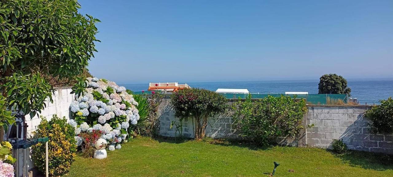 Casa En Playa De Razo Con Jardin Y Vistas Al Mar in Praia de Razo (Carballo), Carballo