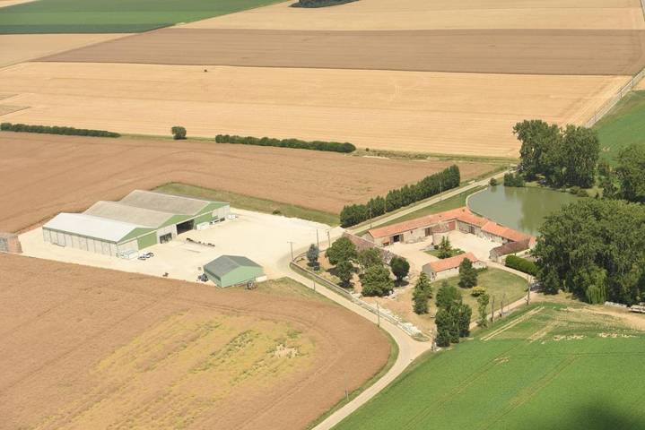 Location de vacances pour 3 personnes, avec Terrasse et Jacuzzi ainsi que Jardin et Sauna dans Beauvilliers