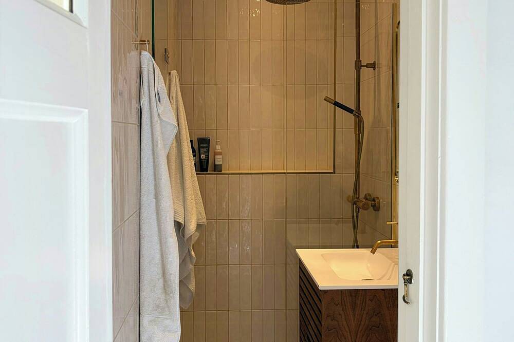 Ganze Wohnung, Renovierte Wohnung mit Balkon in Frederiksberg in Frederiksberg, Kopenhagen