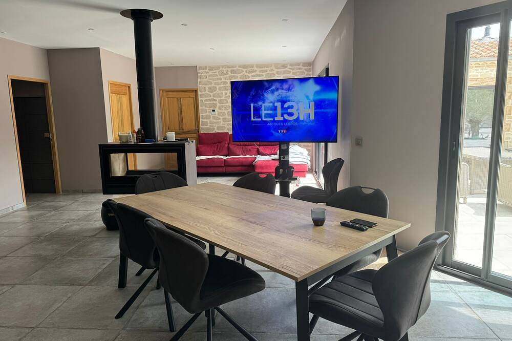 Modern villa with swimming pool in Vézénobres, Alès region