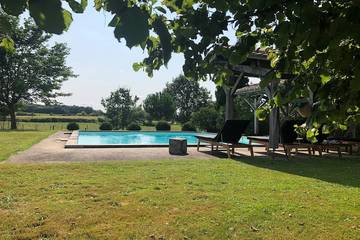 Location de vacances pour 6 personnes, avec jacuzzi et jardin à Saint-Pierre-de-Bat