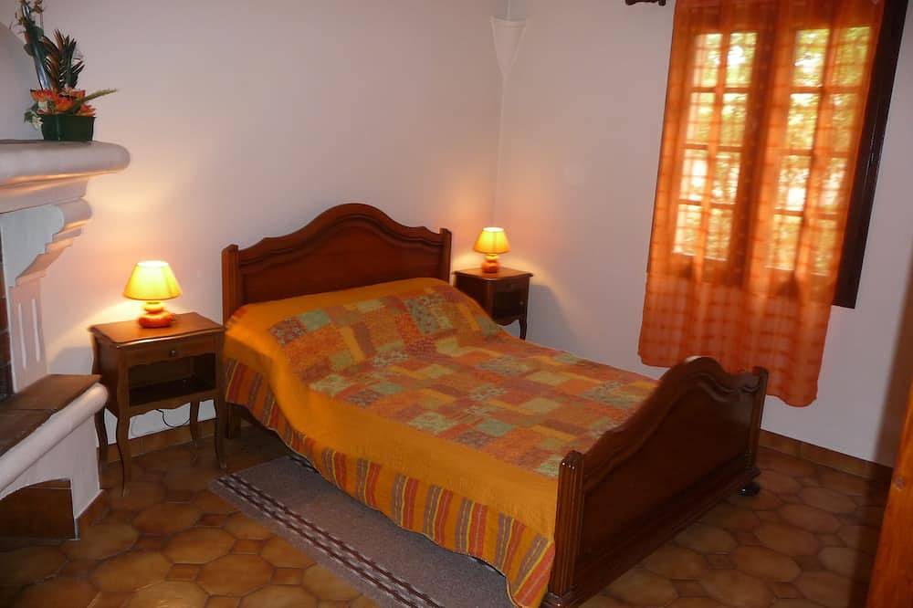 Entire apartment, Studio furniture garden level in Vidauban, Draguignan region