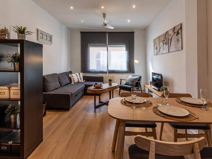 Entire holiday apartment, Nice apartment in Vila de Gracia in Barcelona Centre, Barcelona