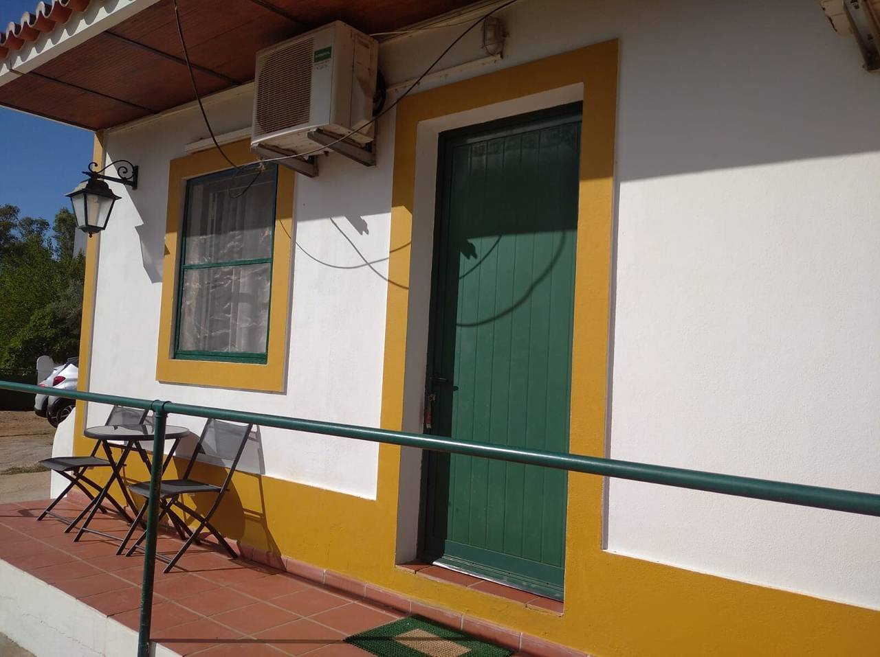 Appartement entier, Appartement 'Figueira' avec vue sur le lac, Wi-Fi et climatisation in Corte do Pinto, Mina de São Domingos