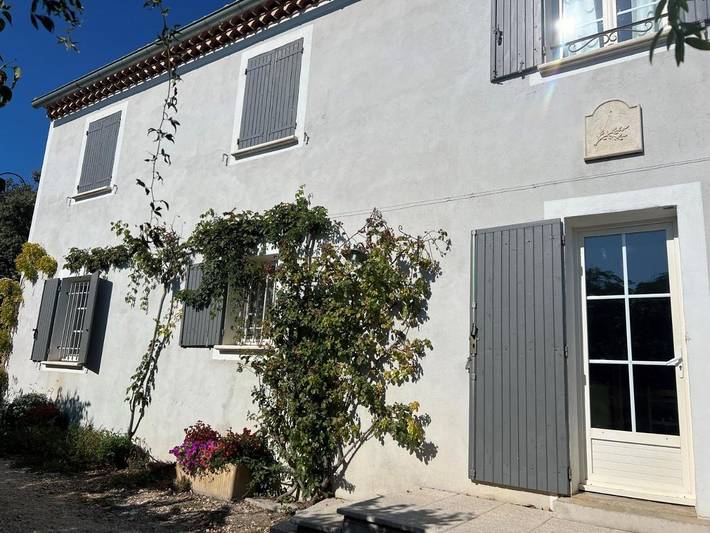 Location de vacances pour 6 personnes, avec vue ainsi que piscine et jardin, animaux acceptés à Saint-Maximin (Nimes) - 2