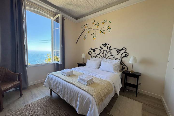 Villa de campagne qui surplombe Monaco et la mer in Cap-d'Ail, Côte méditerranéenne (France)