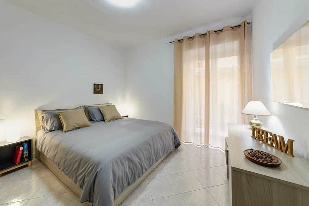 Entire apartment, Klaire House: apartment all to yourself on the Pozzuoli harbor in Pozzuoli, Naples Province