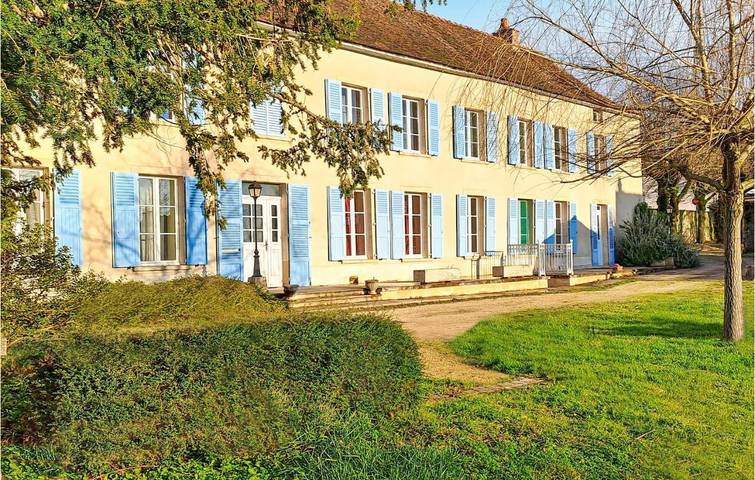 Location de vacances pour 14 personnes, avec Piscine à Ravières