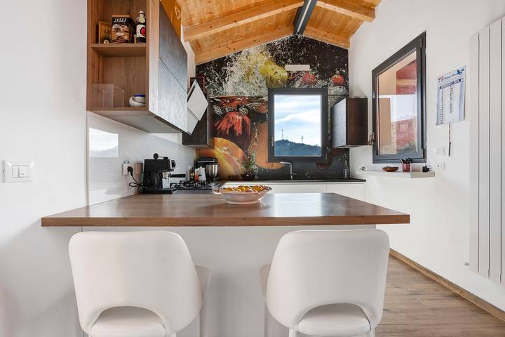 Vacation rental for 4 people, with Balcony and Hot tub as well as Yard in La Spezia