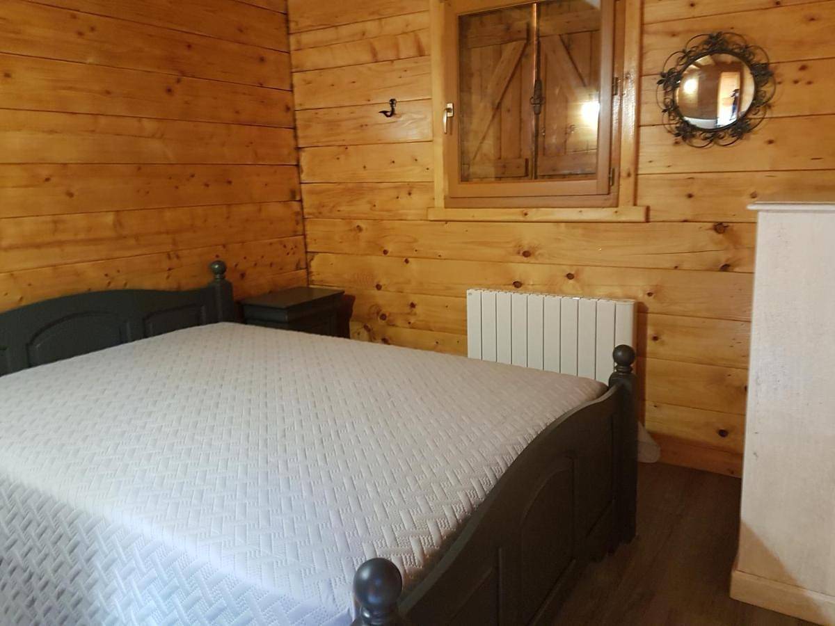 Three-Bedroom Chalet in Saint-Germain-de-Tallevende-la-Lande-Vaumont, Région de Vire