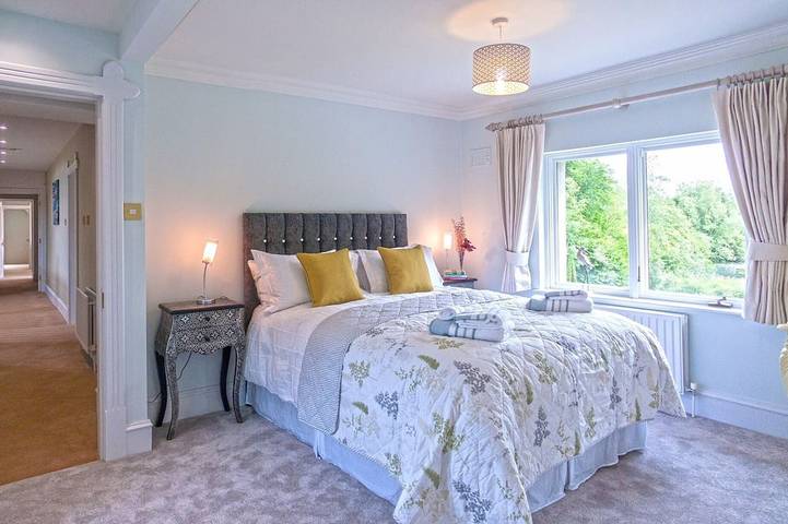 Fabulous Lakeshore House mit eigenem Steg am Lough Derg in Nenagh, Lough Derg