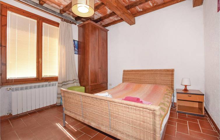 Poolside Gem : 85sqm Apt w/ Bunk beds, Kitchen & Internet in Massa Marittima, Province de Grosseto