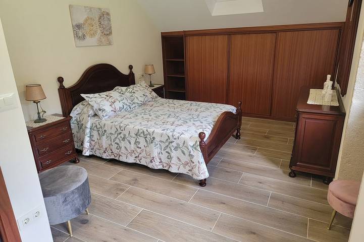 Charming 4 Bedroom House Across from Arnela Beach near Porto do Son! in Praia de Fonforrón (Porto do Son), Porto do Son