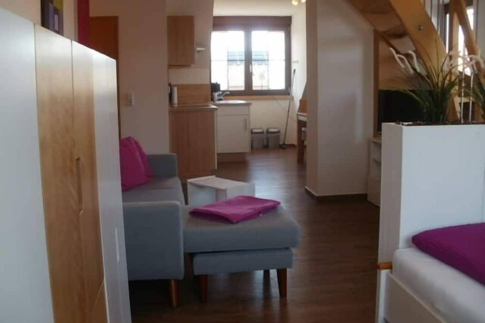 Ganze Wohnung, Großzügiges Ferien-Appartement mit Galerie und Dachterrasse in Nordheim am Main, Fränkisches Weinland