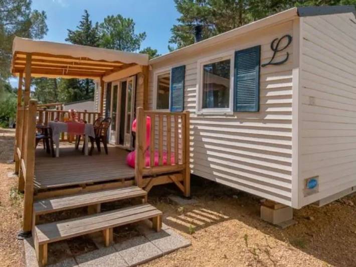 Casa rodante para 4 personas, con terraza y piscina en Mondragon