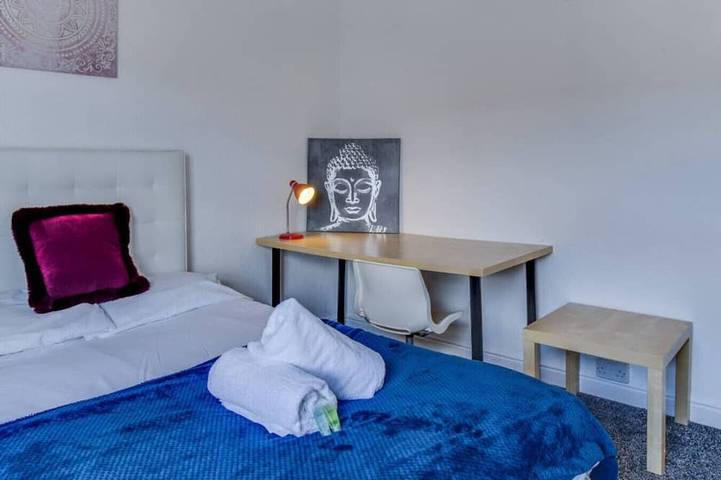 Entire apartment, House Accommodation - Coventry Free Parking in Coventry, Birmingham Area