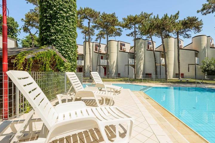 Ferienhaus für 9 Personen, mit Balkon und Terrasse sowie Garten und Kinderpool in Lignano Sabbiadoro